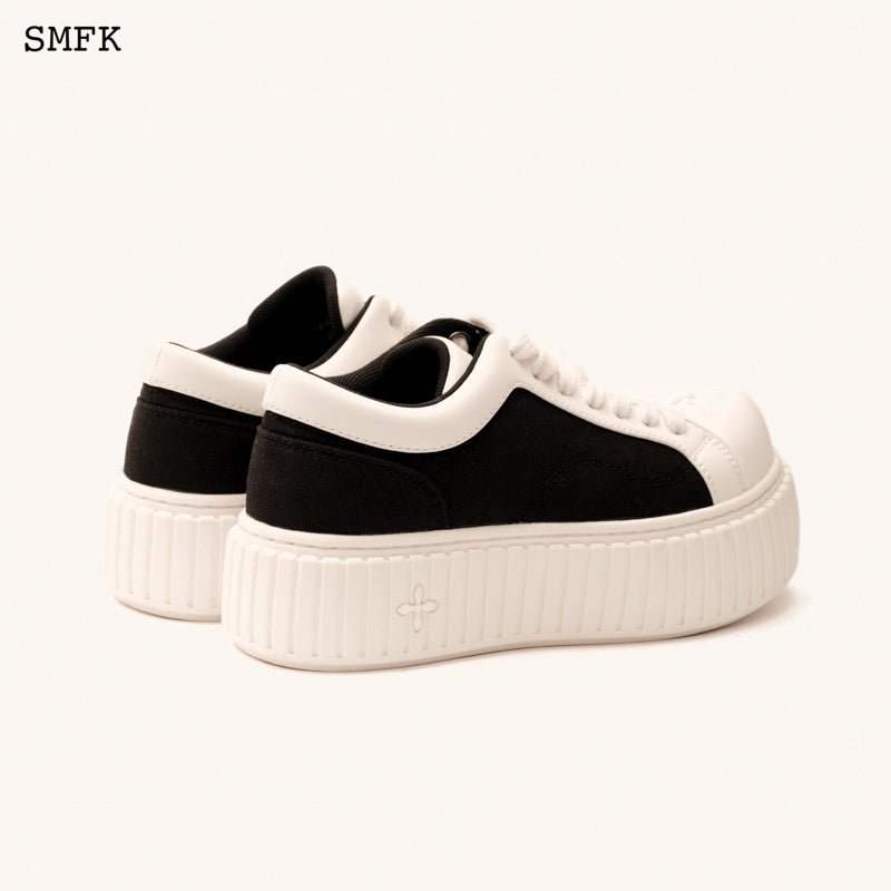 SMFK Compass Hug Skater Shoes Black And White | MADA IN CHINA