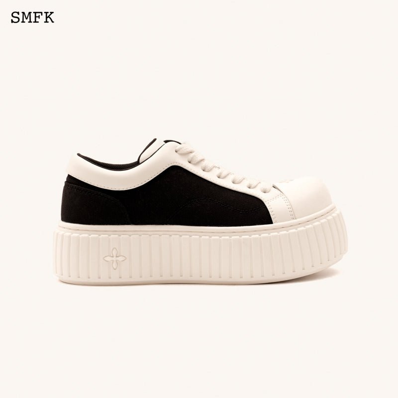 SMFK Compass Hug Skater Shoes Black And White | MADA IN CHINA