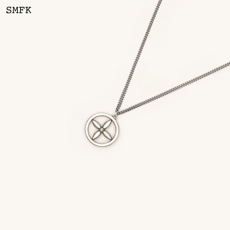 SMFK Compass Necklace Antique Silver (Small) | MADA IN CHINA