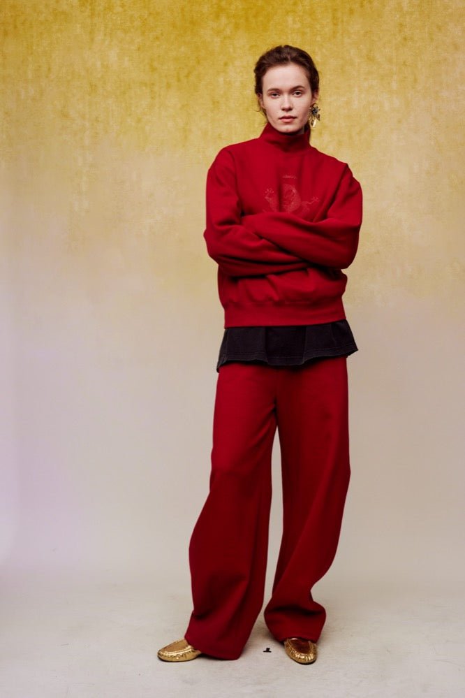 ilEWUOY Egg-shaped Cuffed Fleece Sweatpants in Red | MADA IN CHINA