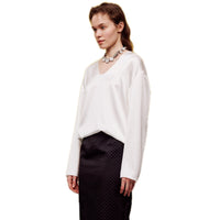 ilEWUOY Handmade Floral Stitched Hem V-neck Shirt in White | MADA IN CHINA