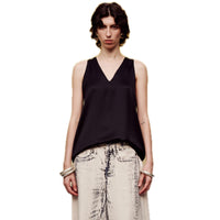 ilEWUOY Handmade Floral Stitched V-neck Vest in Black | MADA IN CHINA