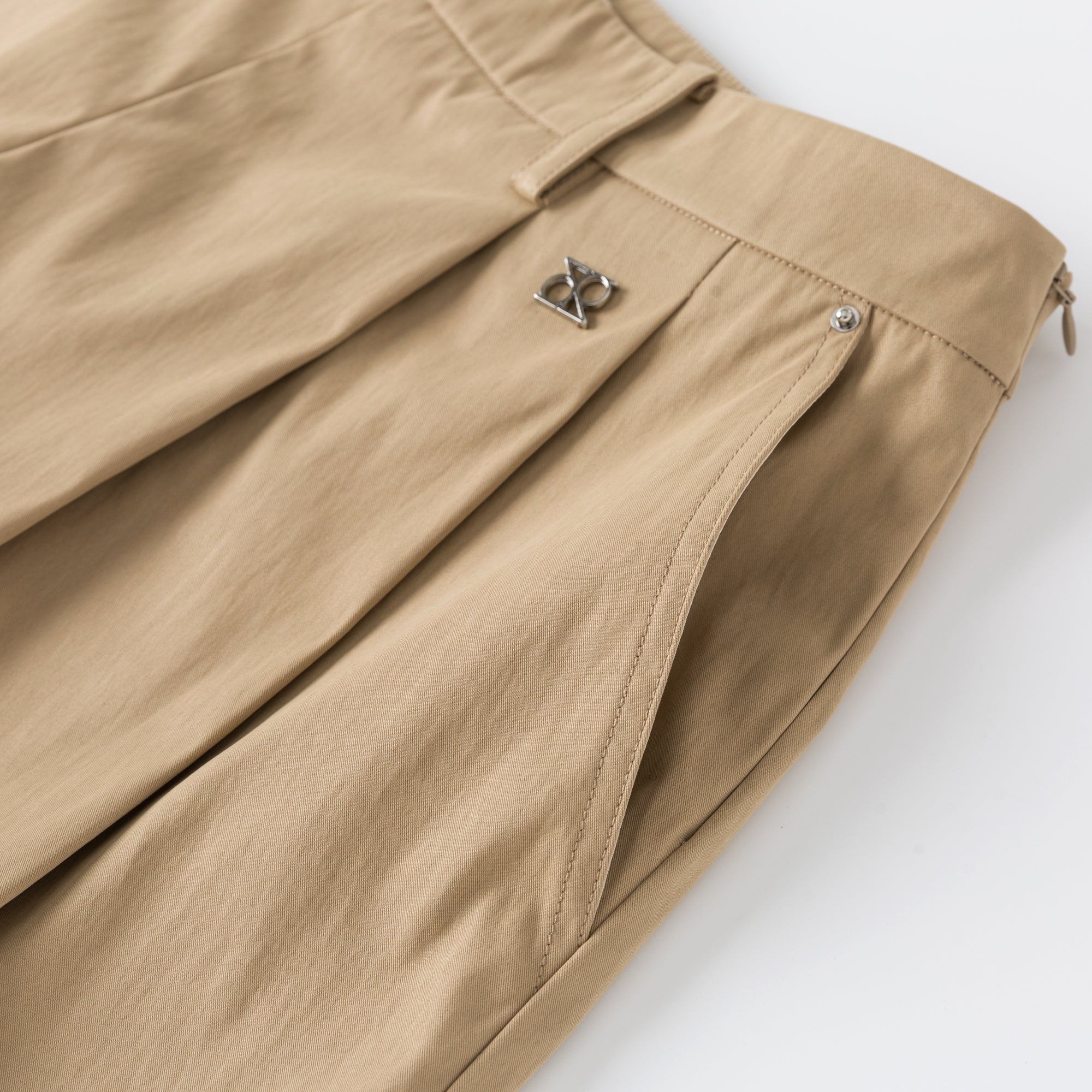 Ther. Khaki Low-waist Pleated Skirt Pants | MADA IN CHINA