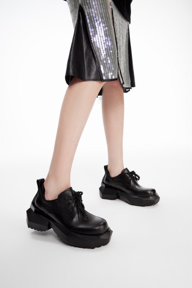 LOST IN ECHO Round Toe Lace - Up Faceted Platform Derby Shoes in Black | MADA IN CHINA