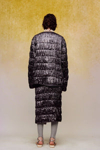 ilEWUOY Silver Pleated Quilted Cotton Jacket with Shoulder Flowers | MADA IN CHINA