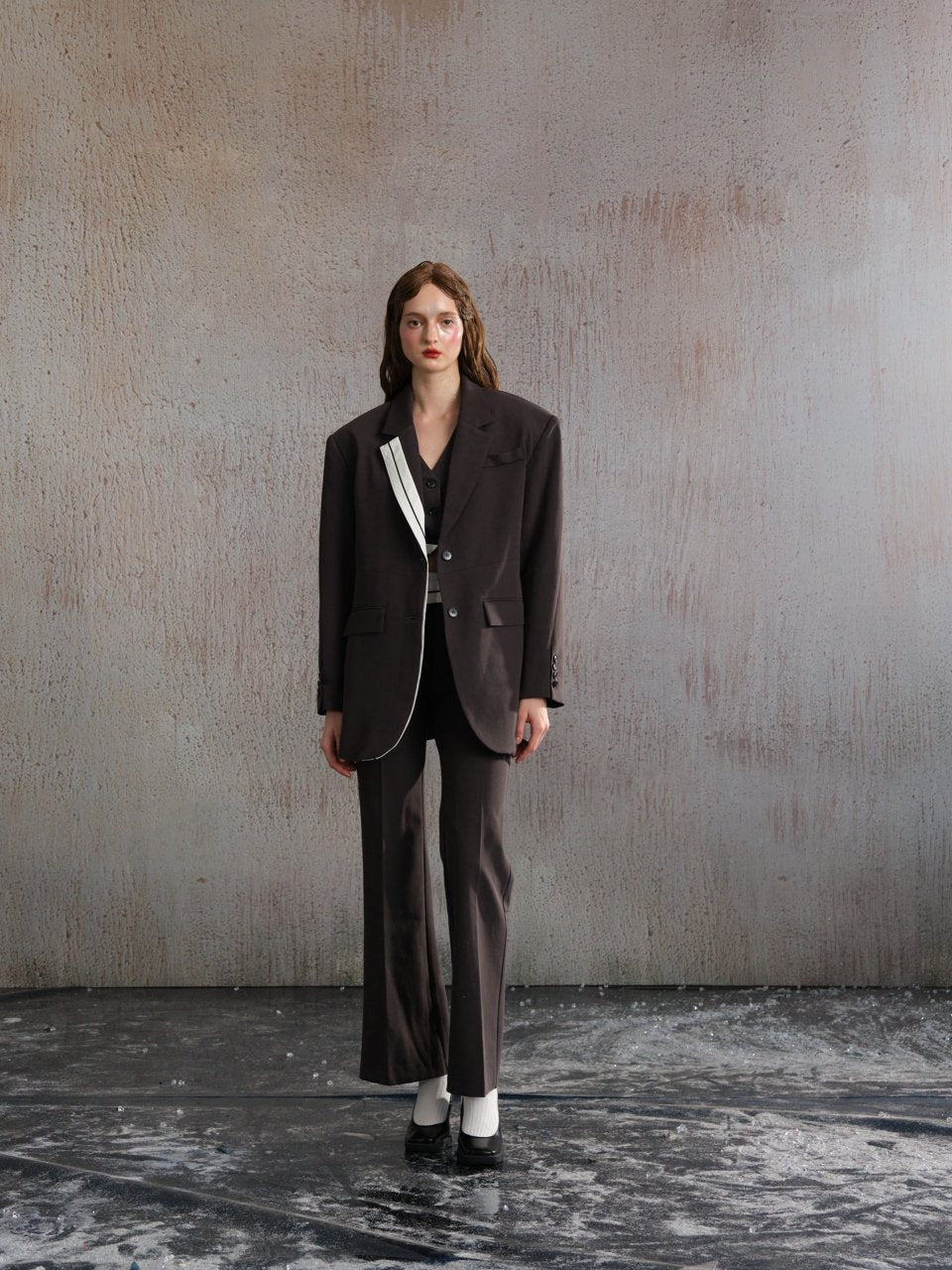 ARTE PURA White Trimmed Gray Suit | MADA IN CHINA