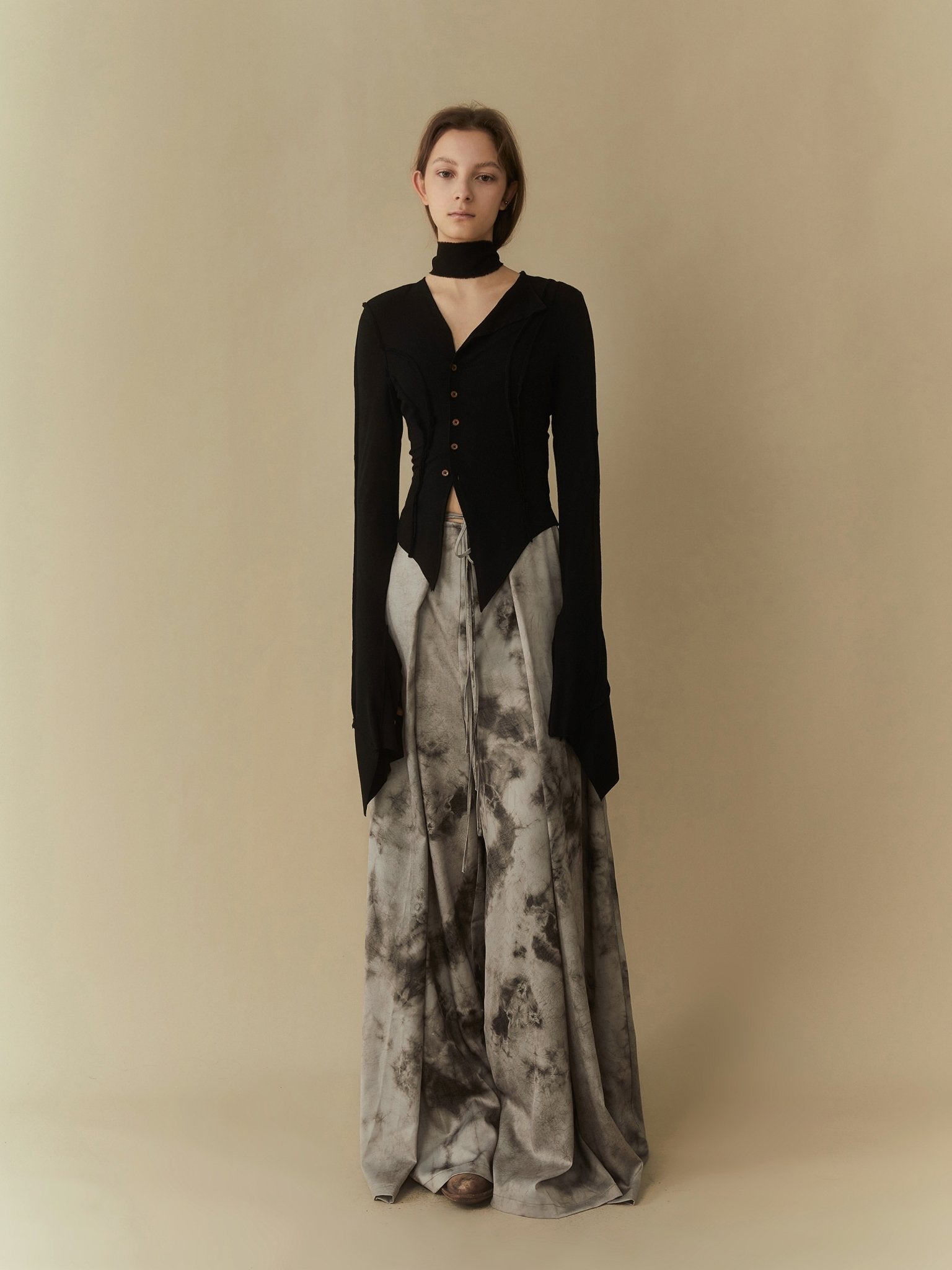 ELYWOOD Almond Strapping Loose Trousers With Prints | MADA IN CHINA