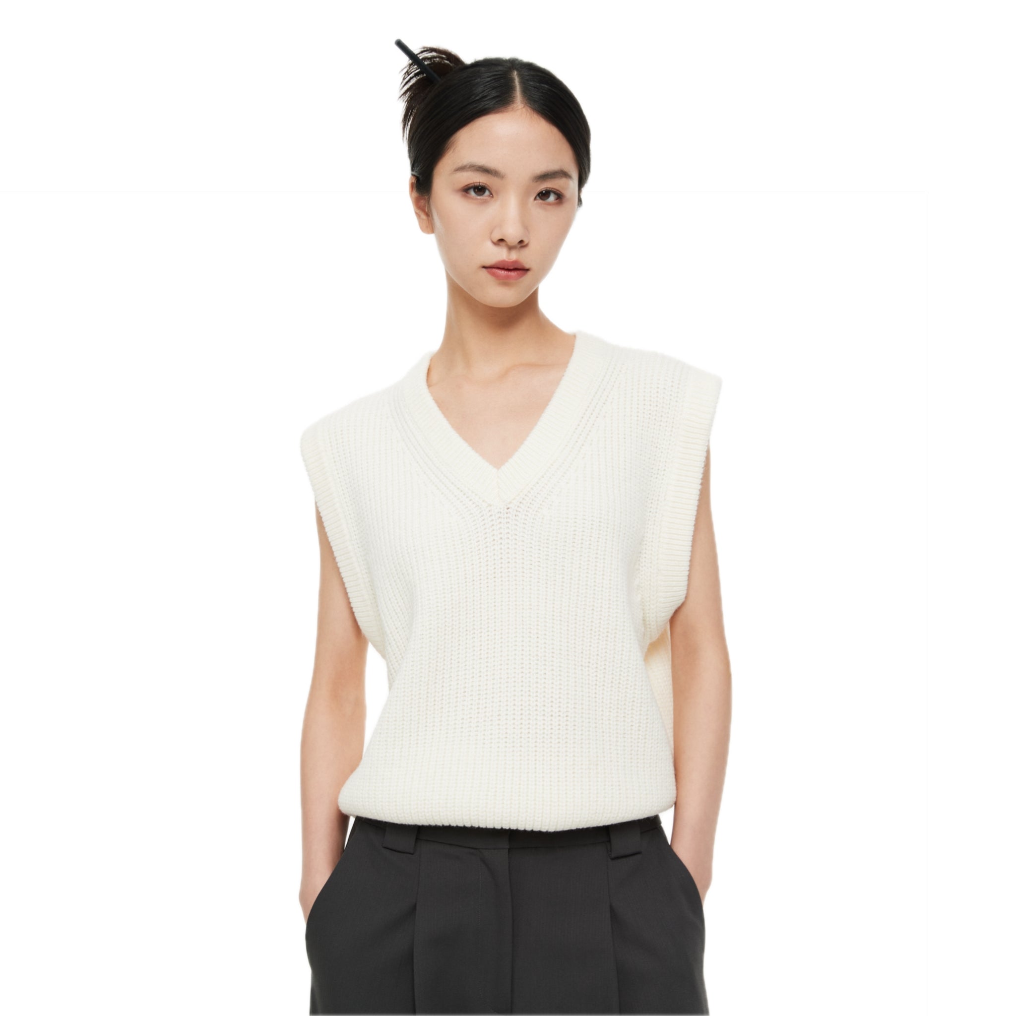 UNAWARES Apricot Customized Logo V-neck Sweater Vest | MADA IN CHINA