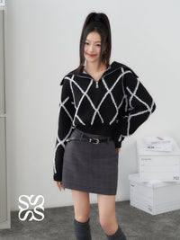SOMESOWE Black Diamond Checkered Zipper Sweater | MADA IN CHINA