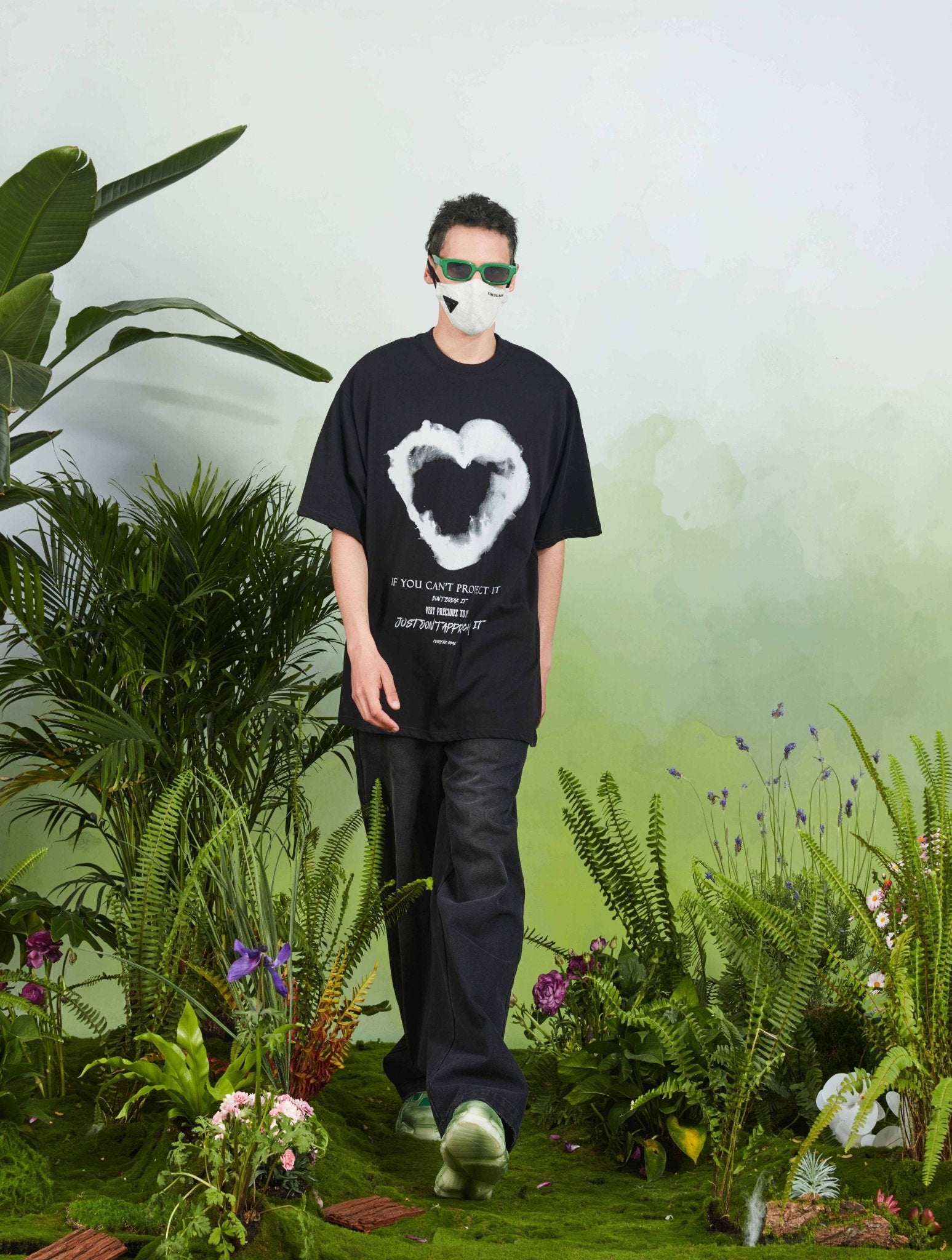 VANN VALRENCÉ Black Hearts Do Old Style T-Shirt | MADA IN CHINA