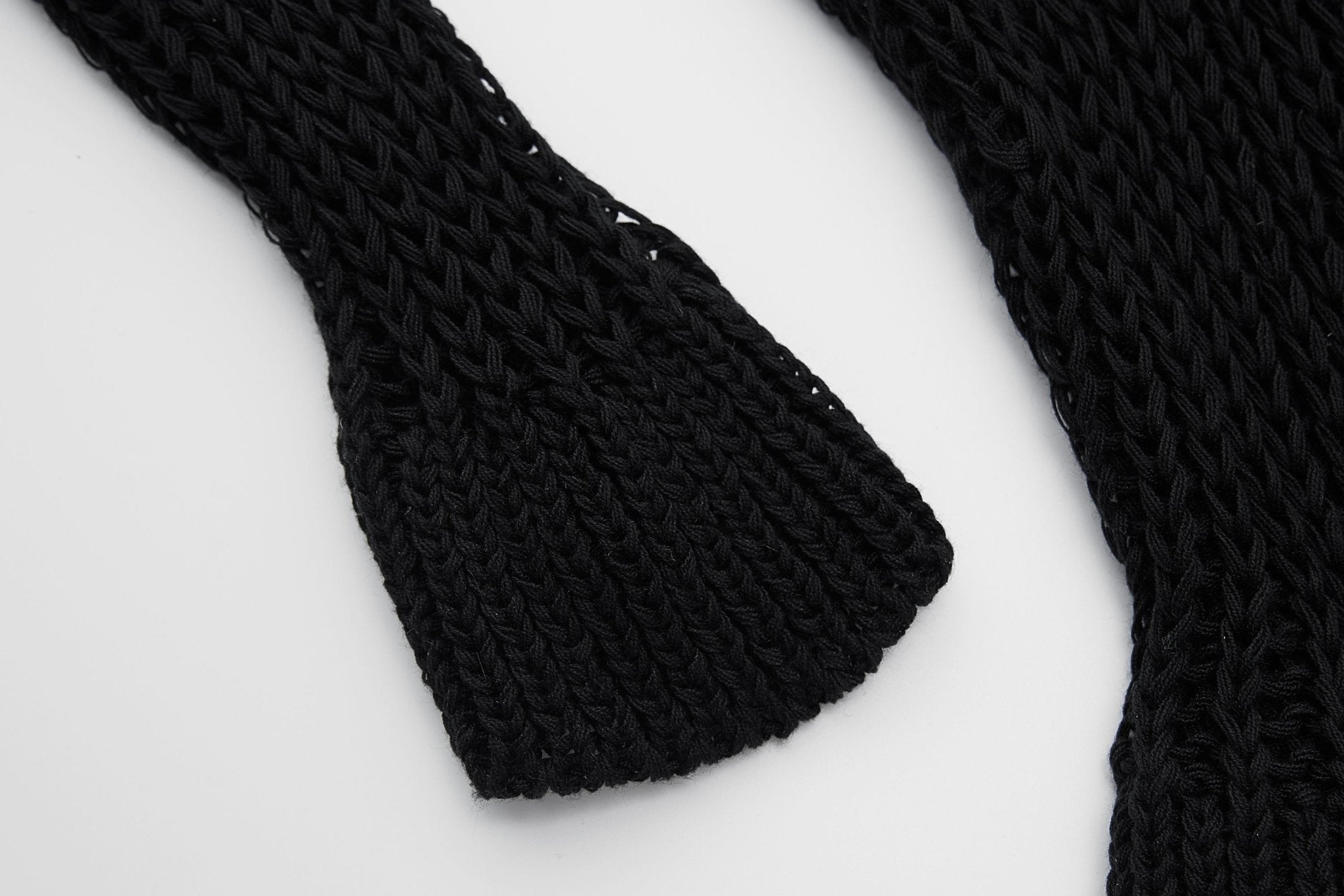 Maca Kaka Black Long Skeleton Knit Top | MADA IN CHINA