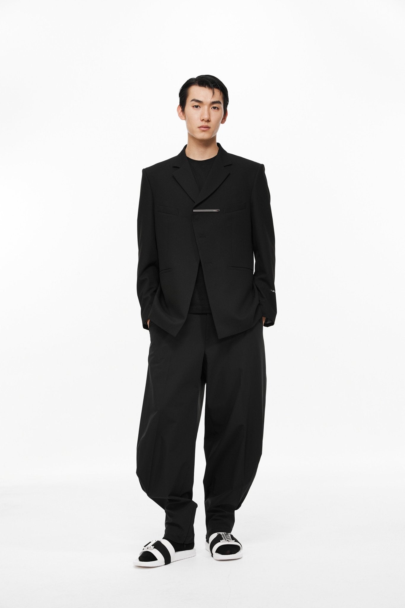 UNAWARES Black Mirrored-Metal Bar Slit Suit | MADA IN CHINA