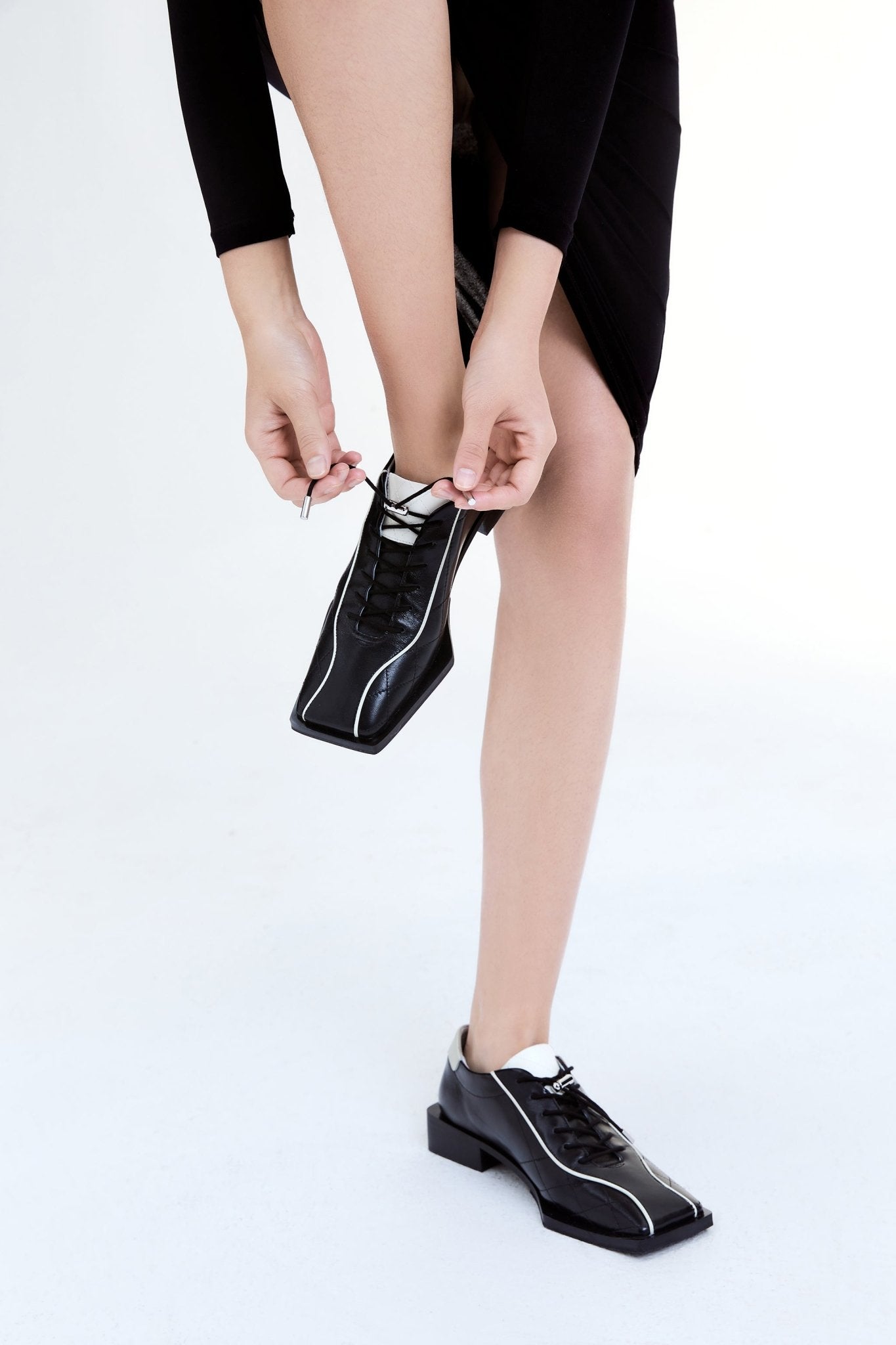 LOST IN ECHO Black Piping Contrast Color Bowling Shoes | MADA IN CHINA