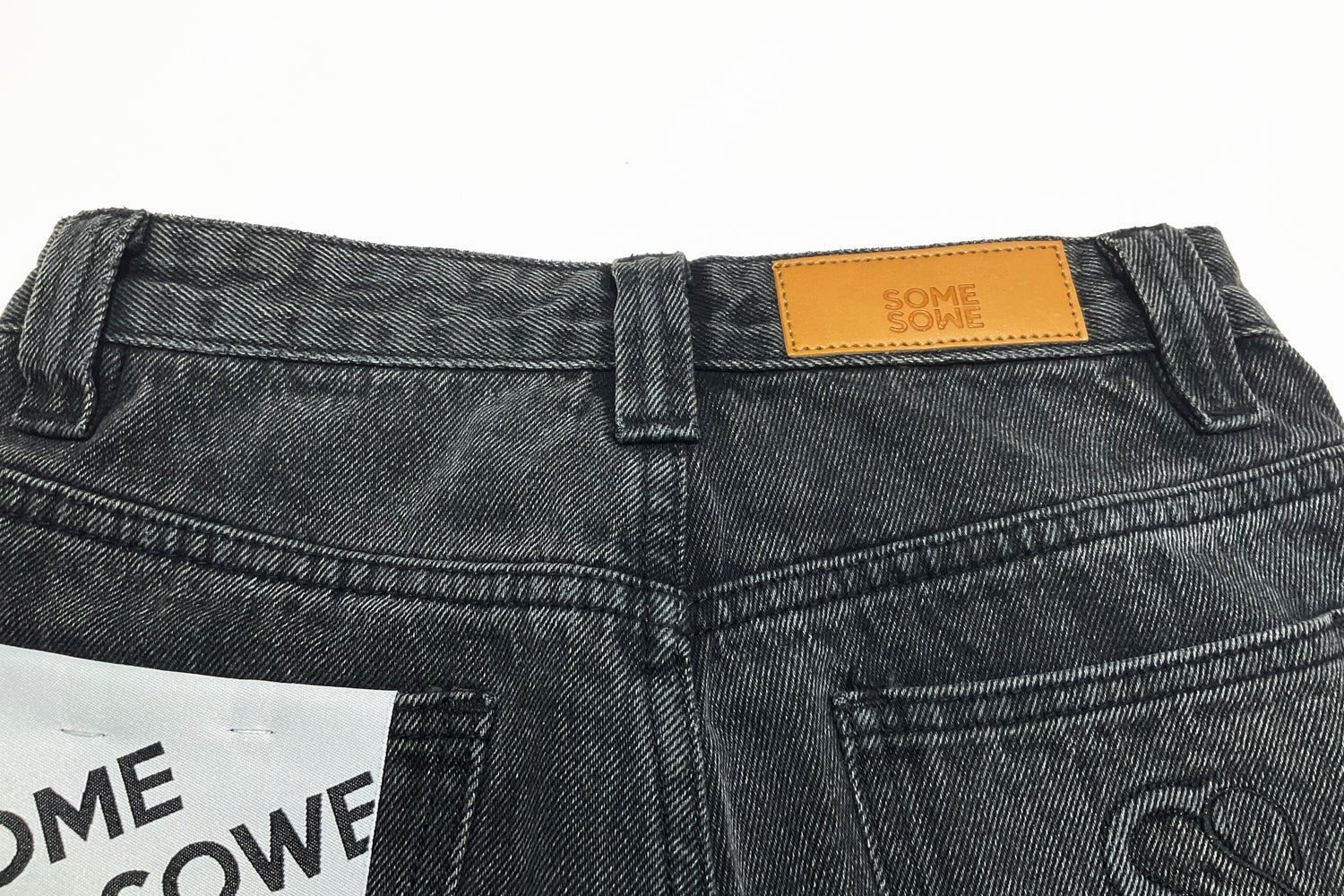 SOMESOWE Black Raw Edge Short Jeans | MADA IN CHINA