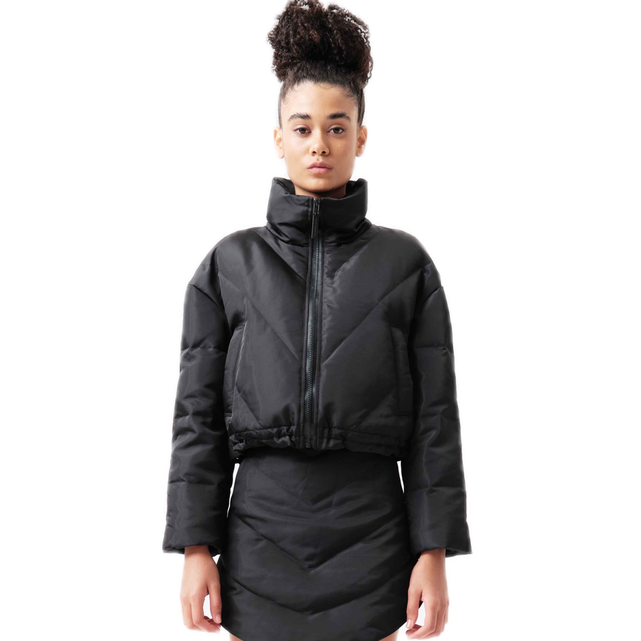 VANN VALRENCÉ Black Short Down Jacket | MADA IN CHINA