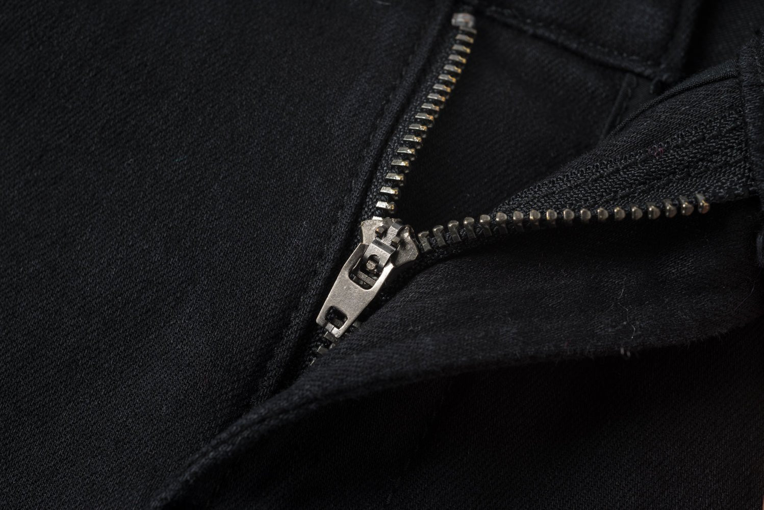 SOMESOWE Black Tight Jeans | MADA IN CHINA