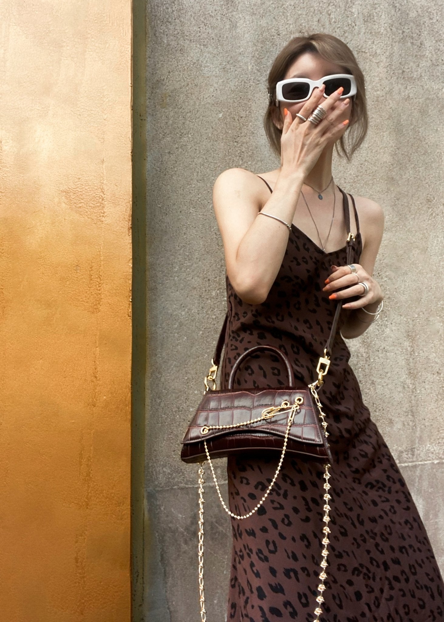 LOST IN ECHO Brown Barrett Metail Chain Bag Small | MADA IN CHINA
