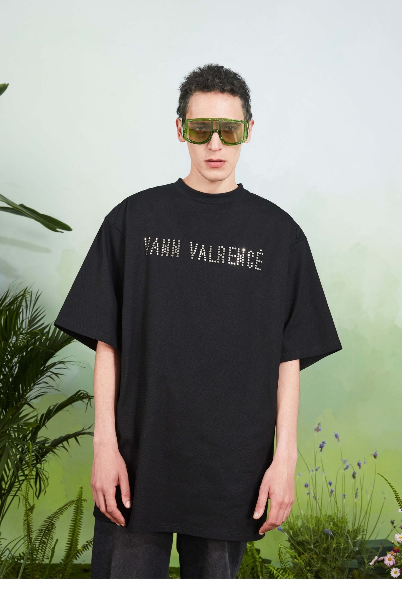 VANN VALRENCÉ Bump Nails To Decorate T-Shirt | MADA IN CHINA