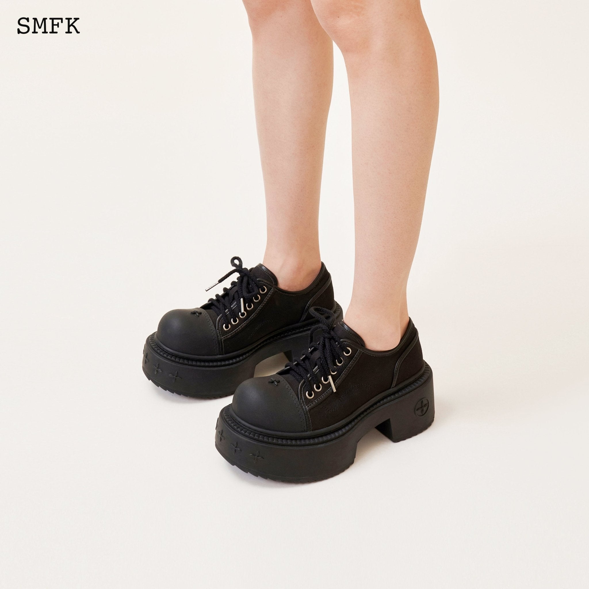 SMFK Compass Rider Low-Top Boots In Black | MADA IN CHINA