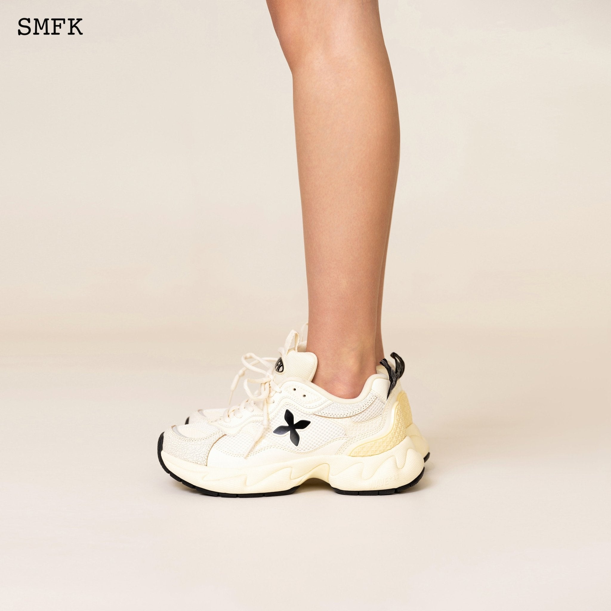 SMFK Compass Wave Retro Jogging Shoes In White | MADA IN CHINA
