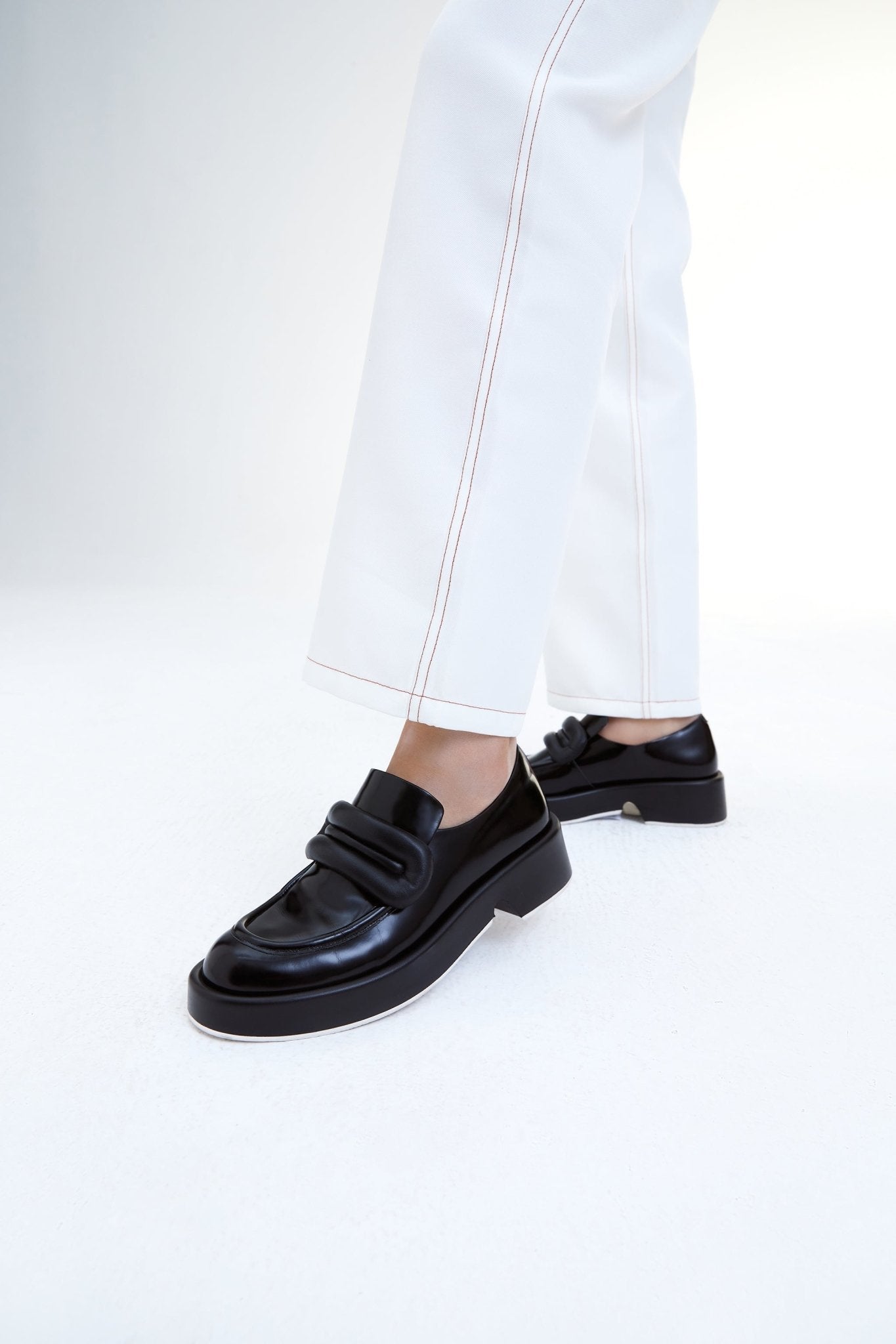 LOST IN ECHO Down Padded Uppers Non-Edged Loafers Black | MADA IN CHINA