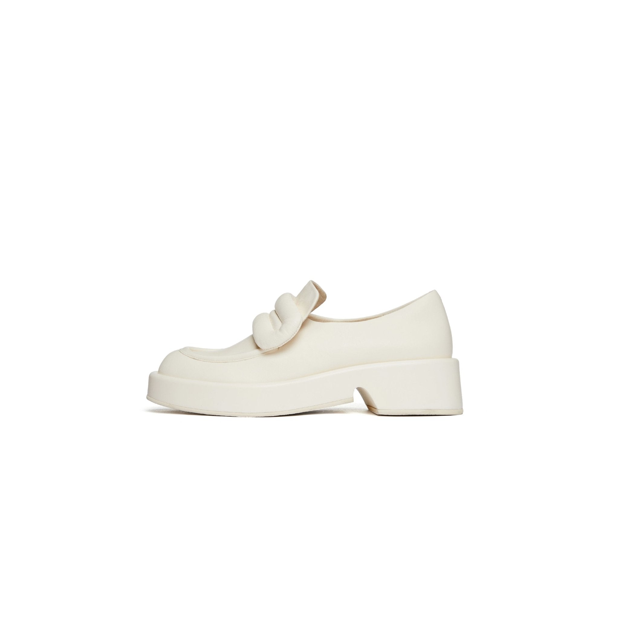 LOST IN ECHO Down Padded Uppers Non-Edged Loafers White | MADA IN CHINA