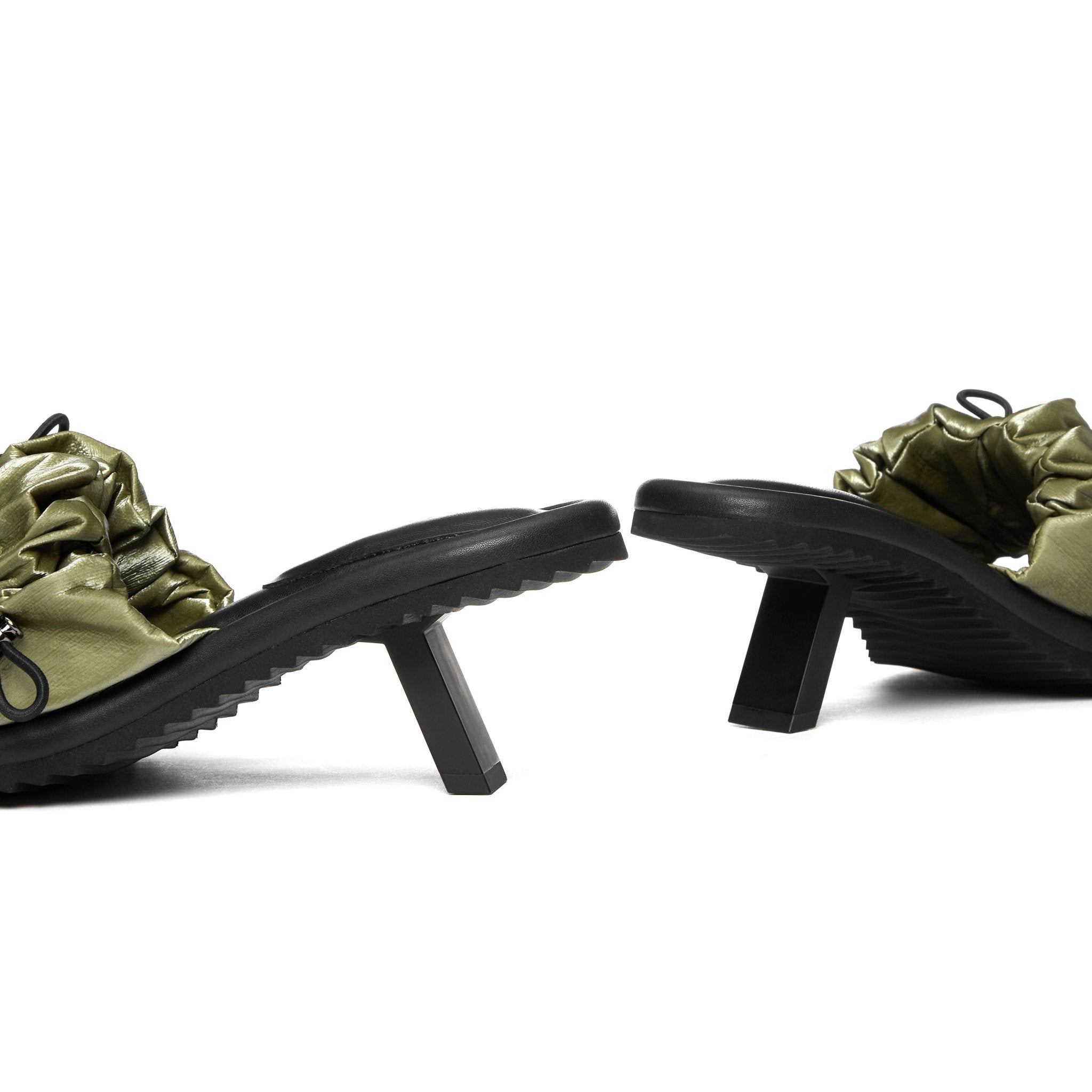 LOST IN ECHO Flower Bud Pleated Round Head Sandals | MADA IN CHINA
