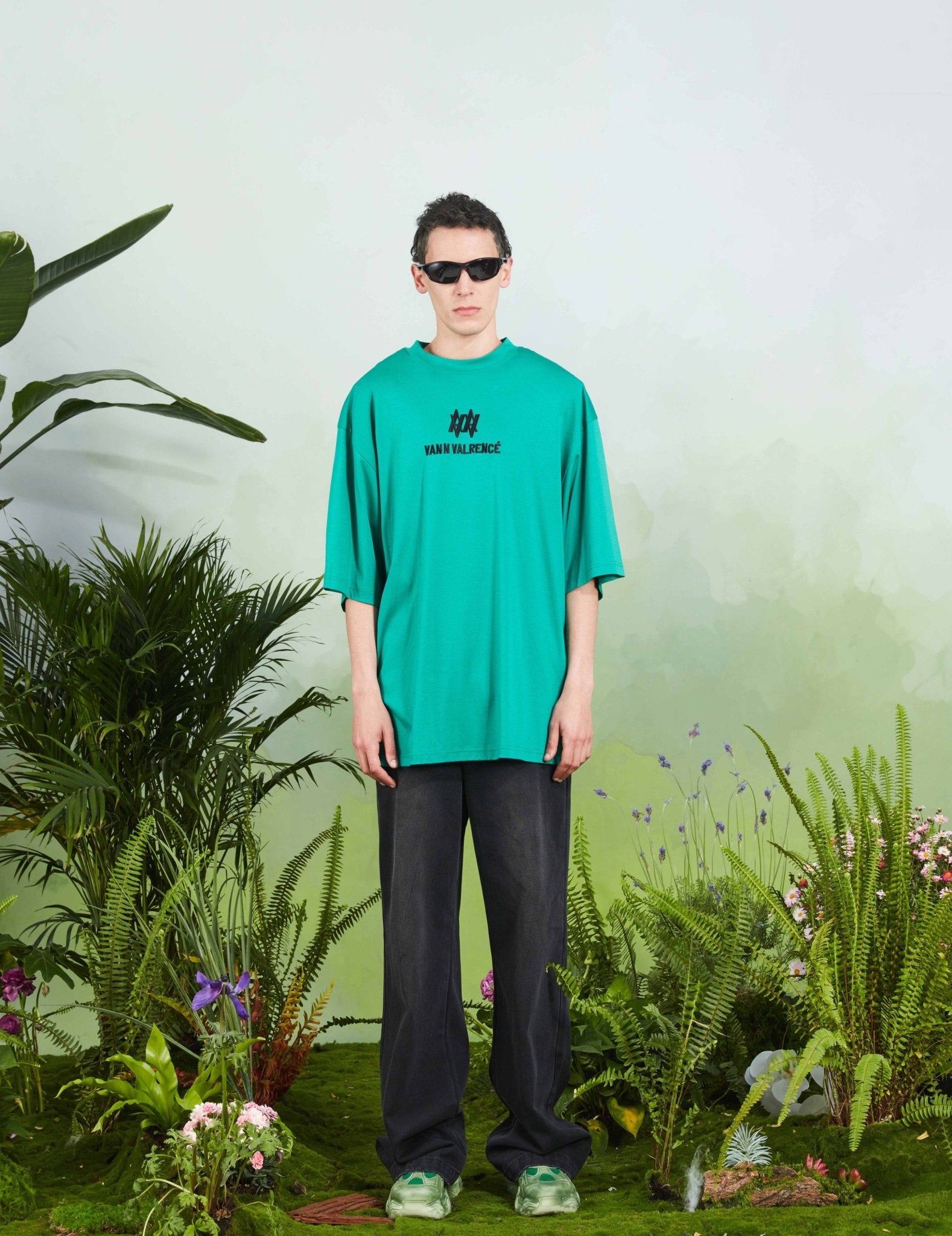 VANN VALRENCÉ Green Basic T-shirt | MADA IN CHINA