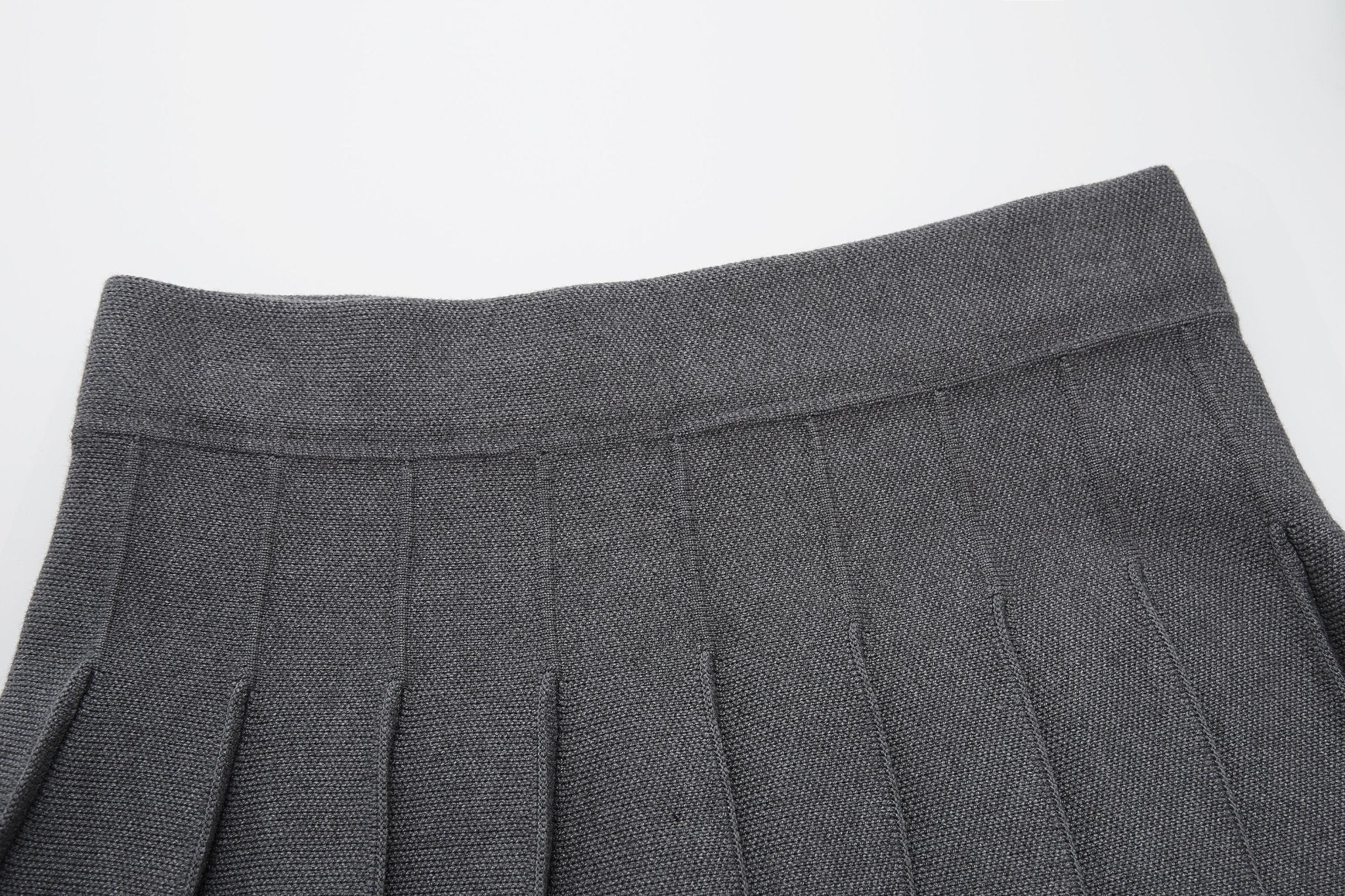 Maca Kaka Grey Knit Pleated Half Skirt | MADA IN CHINA