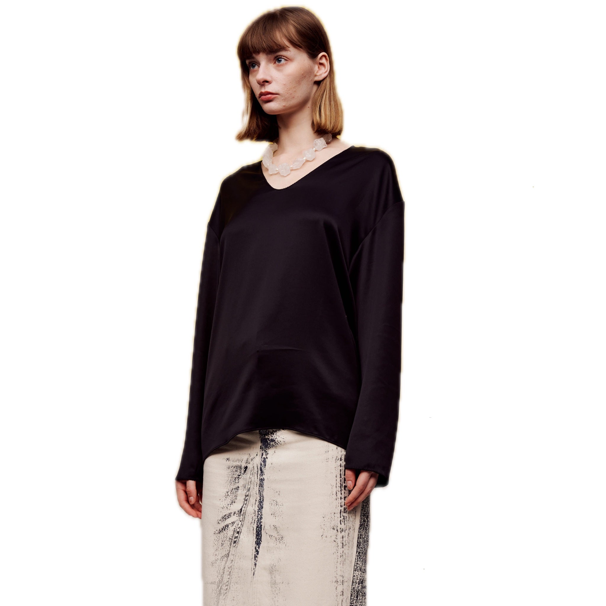 ilEWUOY Handmade Floral Stitched Hem V-neck Shirt in Black | MADA IN CHINA