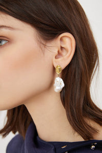 LOST IN ECHO INNA Baroque Pearl Earring with Diamond | MADA IN CHINA