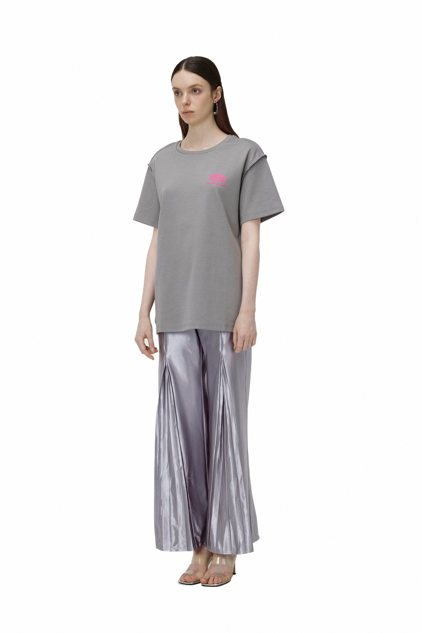 MEDIUM WELL Knitted Fabric Reverse Logo T-shirt Gray | MADA IN CHINA