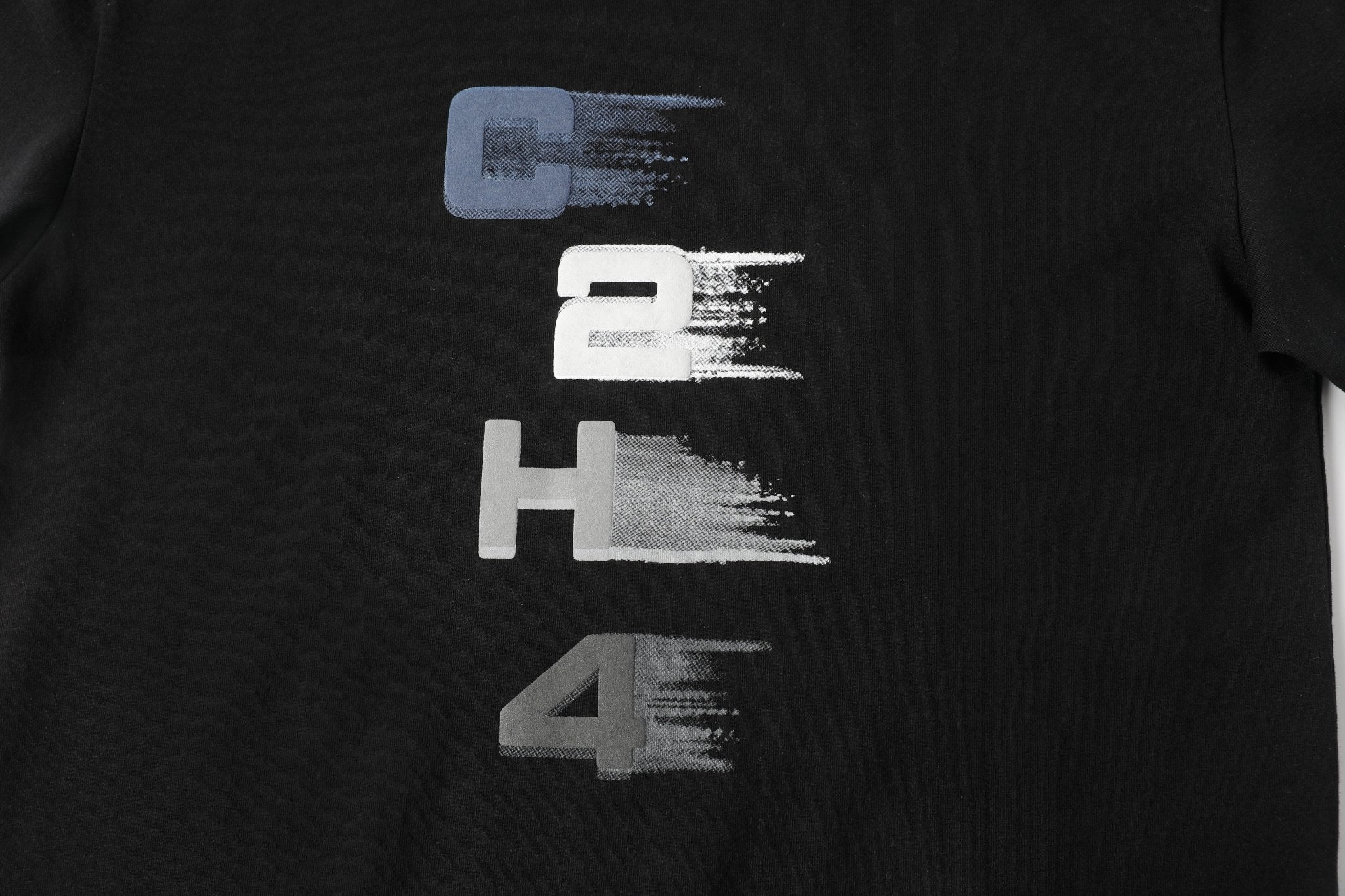 C2H4 Layered Print Logo T-shirt | MADA IN CHINA