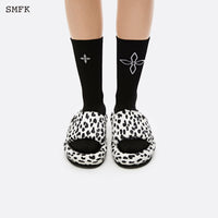 SMFK LeopardFurryBumper One-Piece Pattern Slippers White | MADA IN CHINA