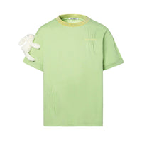 13 DE MARZO Limited Arm-holding Doll T-shirt Green | MADA IN CHINA