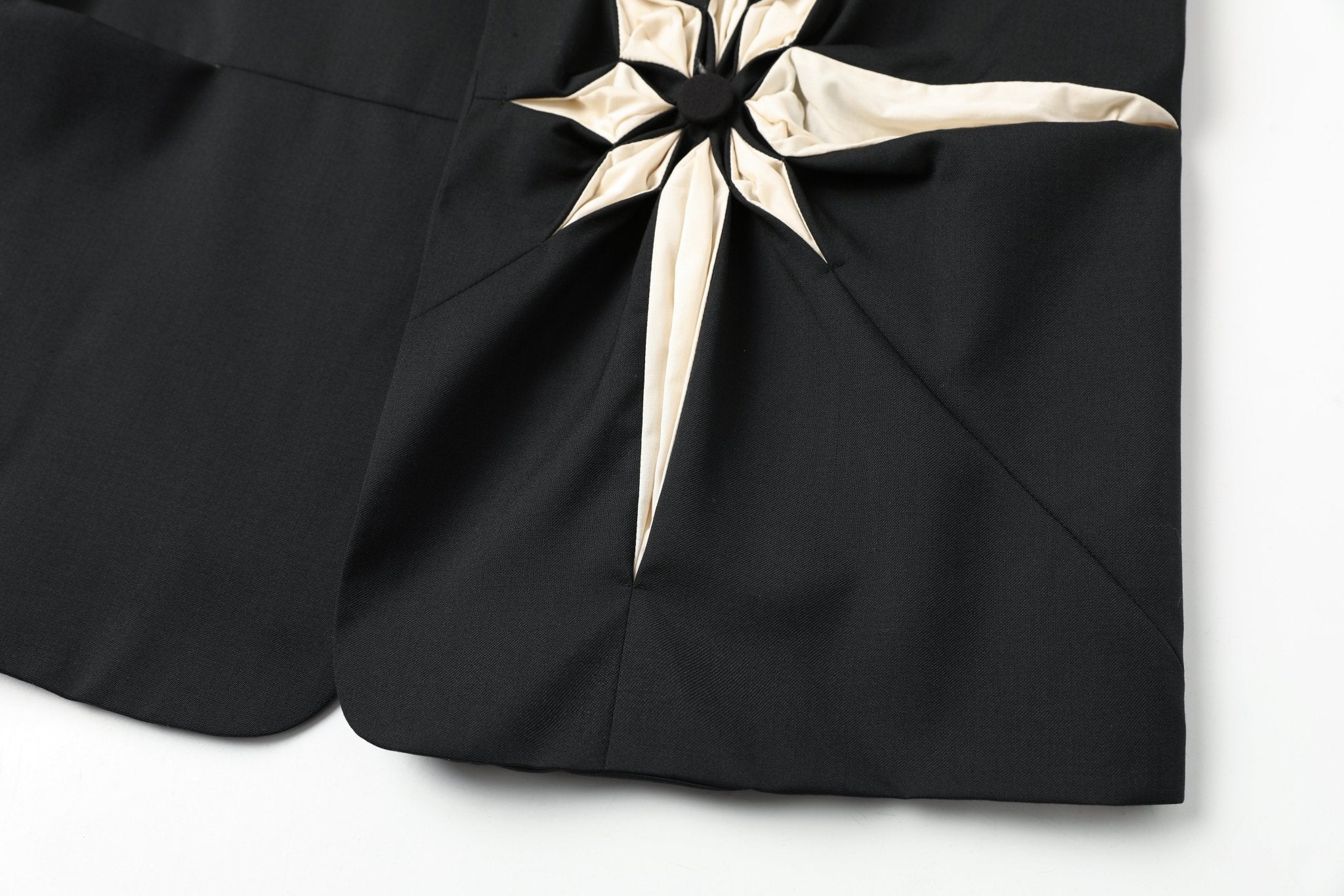 KUSIKOHC Origami Flower Blazer Black | MADA IN CHINA