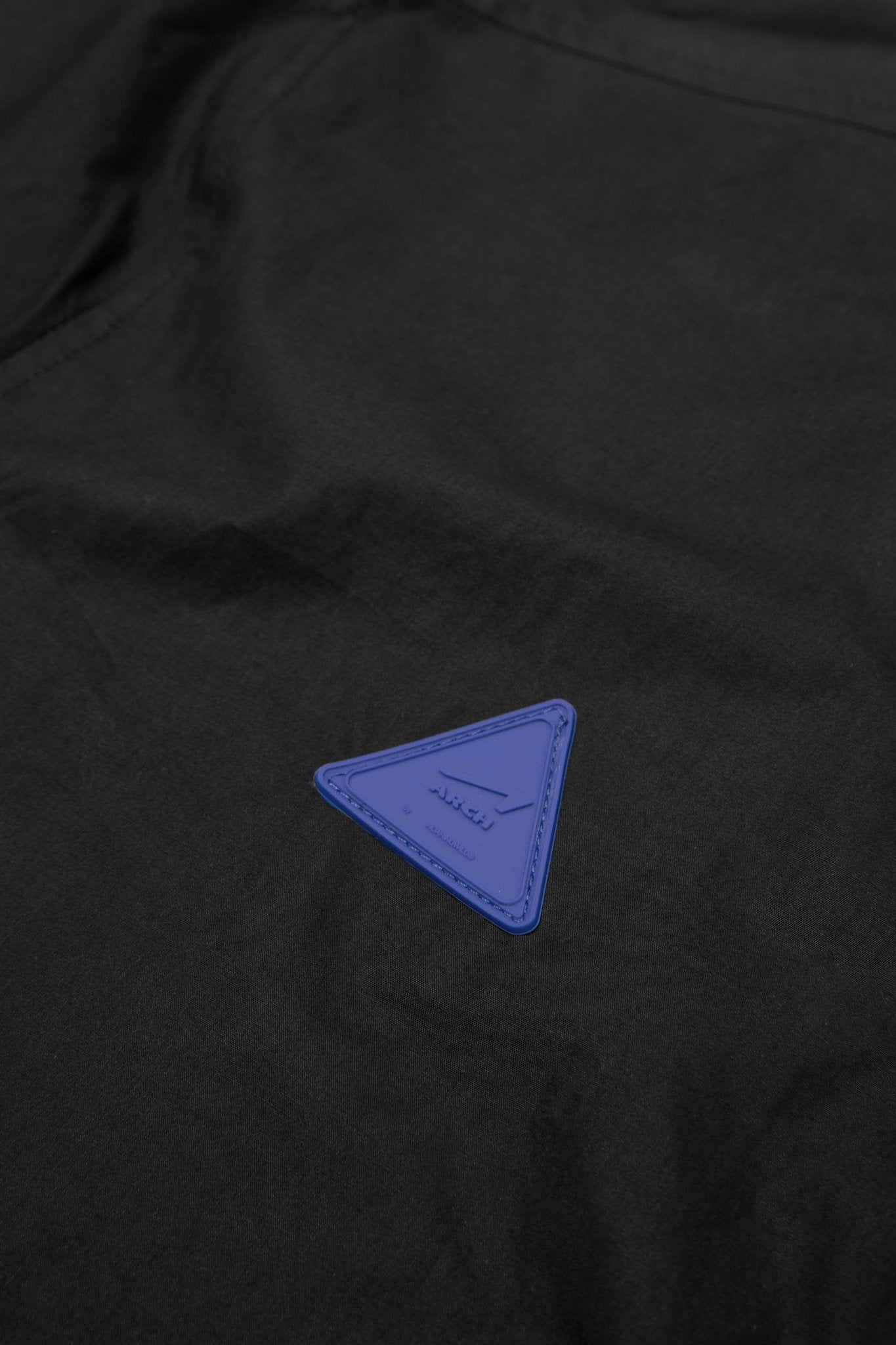 ARCH Triangle Logo LS SHIRT Shirt Black | MADA IN CHINA