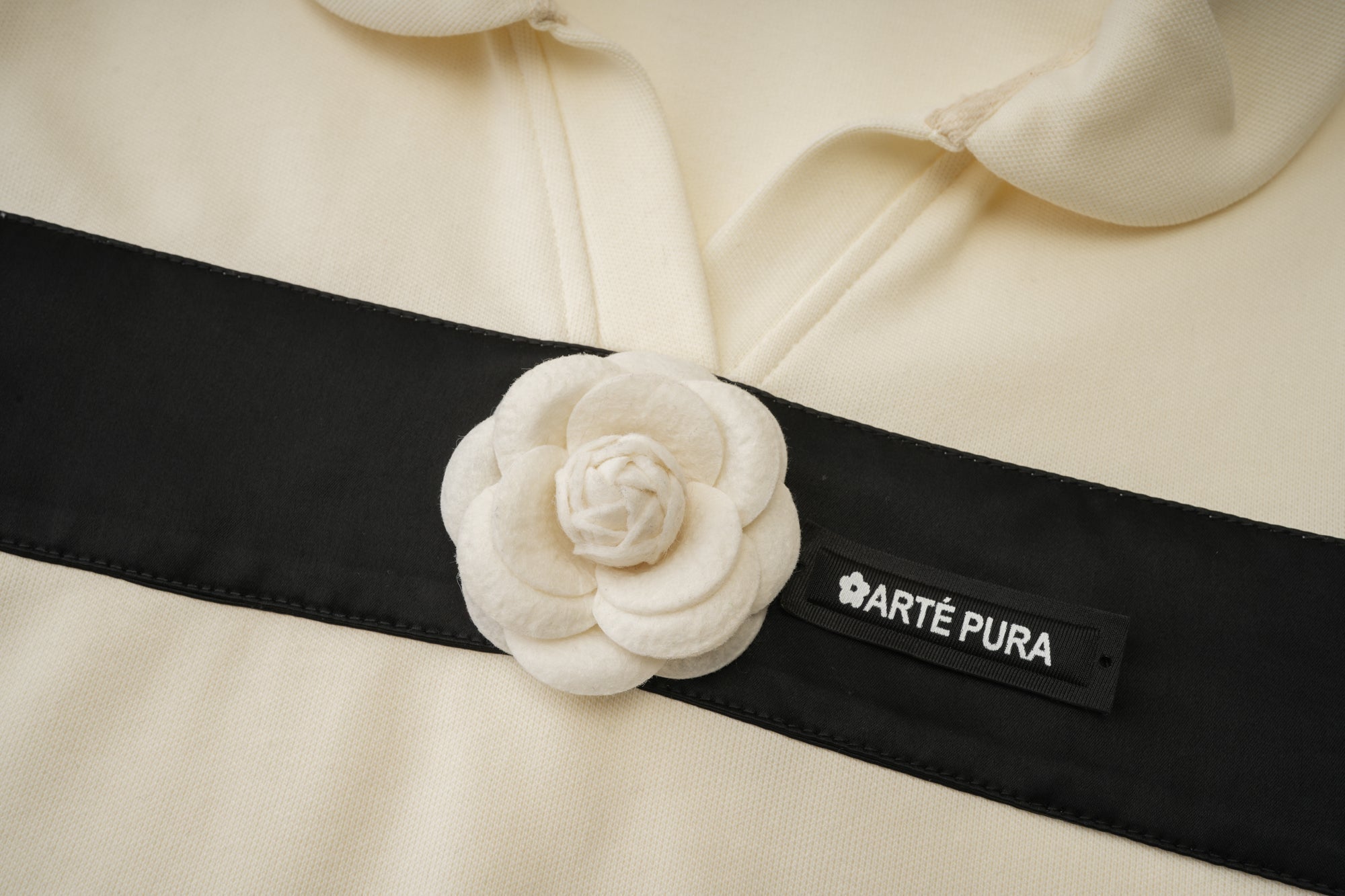 ARTE PURA White Short Top With Floral Ribbon | MADA IN CHINA