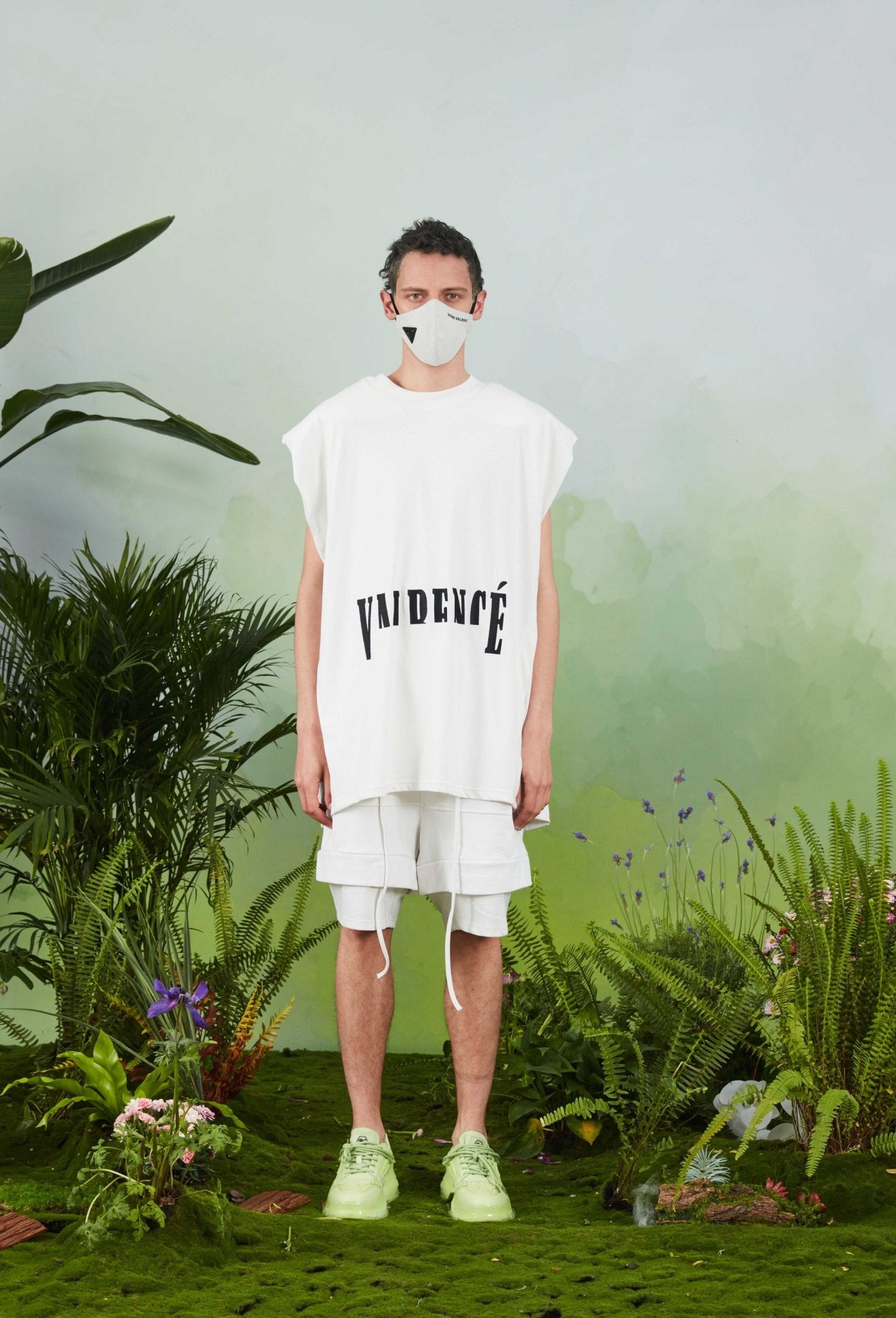 VANN VALRENCÉ White Sleeveless T-shirt With Shoulder Pads | MADA IN CHINA